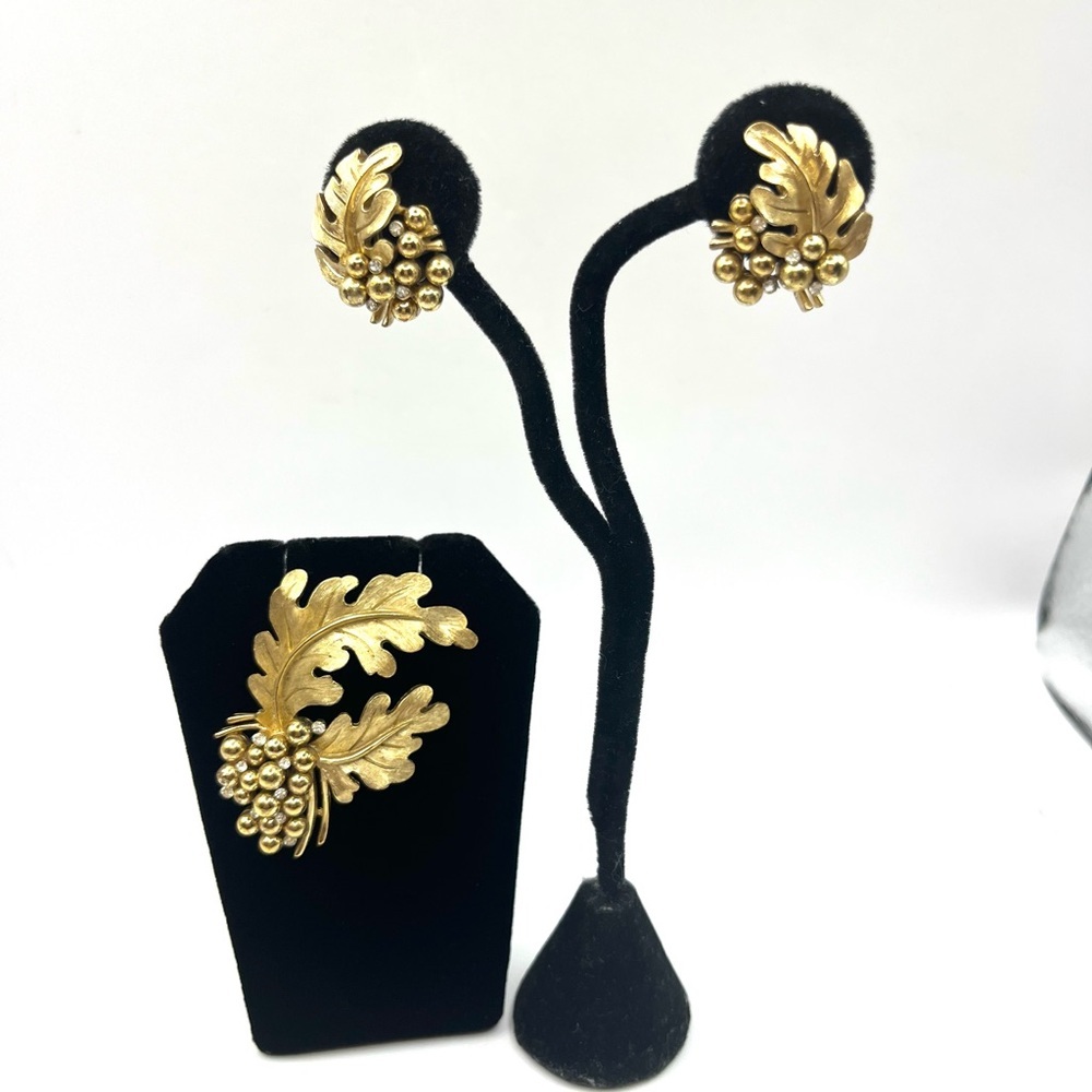 Vintage Crown Trifari Brooch and Earrings Set Gold Tone Grape Leaves Rhinestones